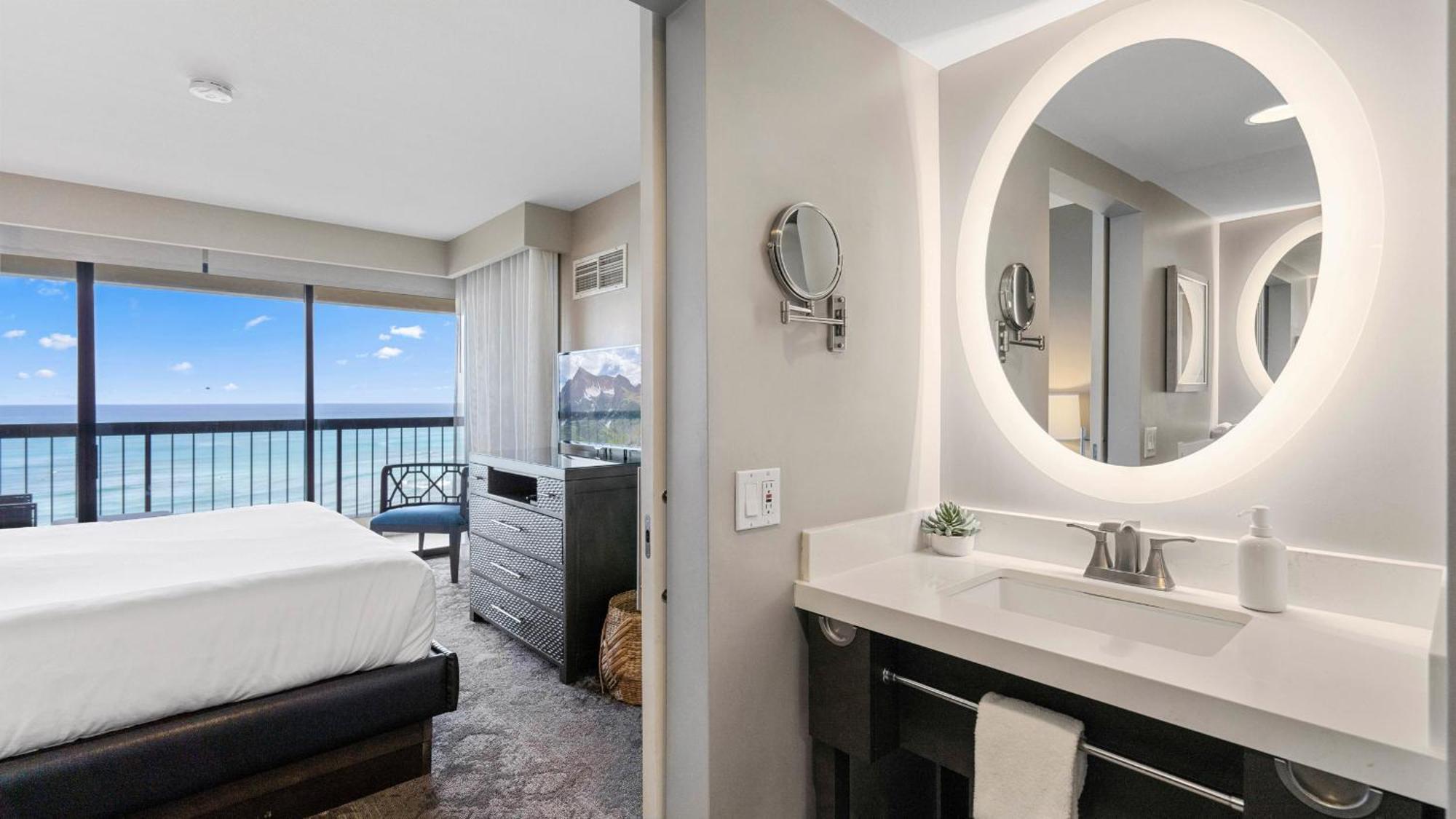 Luxury Oceanfront 2 Bedroom Apartment At Waikiki Beach Tower Honolulu Extérieur photo