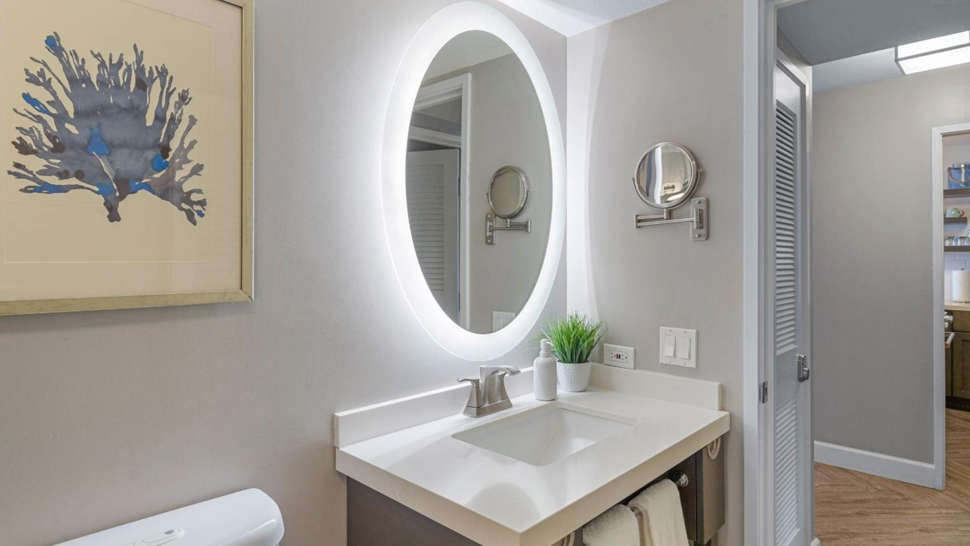 Luxury Oceanfront 2 Bedroom Apartment At Waikiki Beach Tower Honolulu Extérieur photo